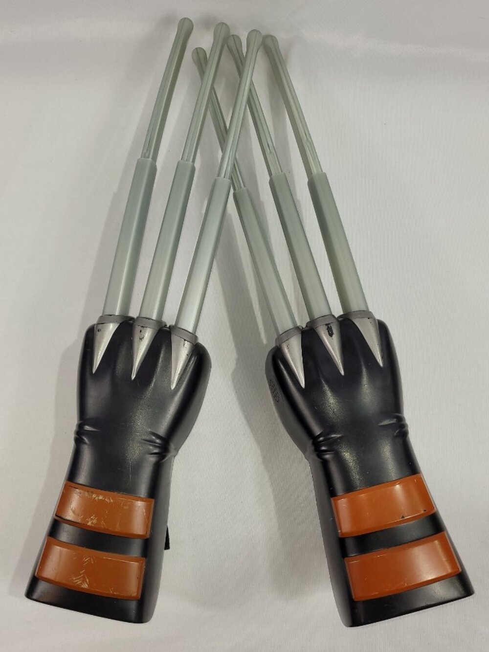 Wolverine Electronic Extendable Battle Claw Set 2013 Marvel Toy by Hasbro